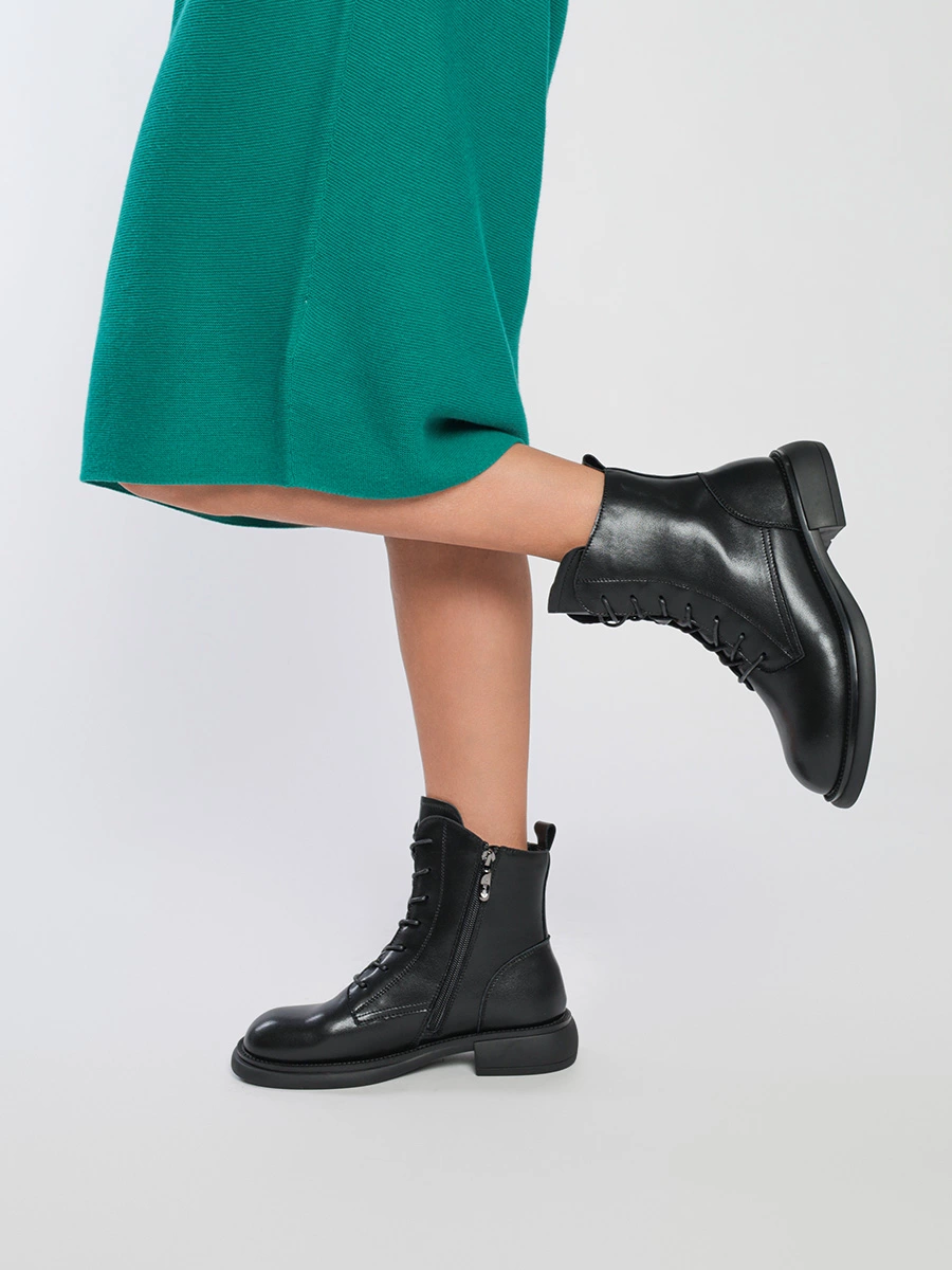 Ботинки-дерби черного цвета на низком каблуке